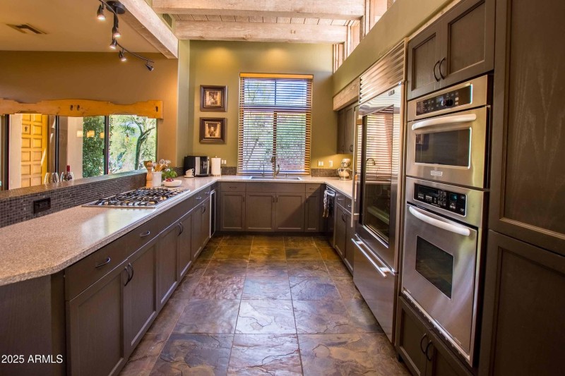 expansive kitchen with the lefrt wall re