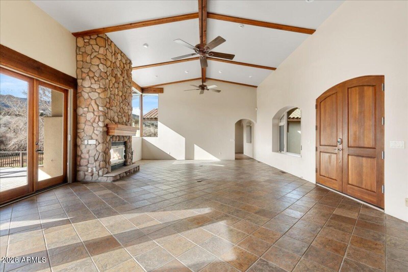 10-Entry to Great Room