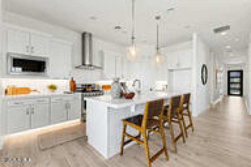 Lot 32 undercabinet lighting package