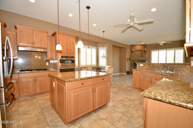 Large Kitchen w/Island