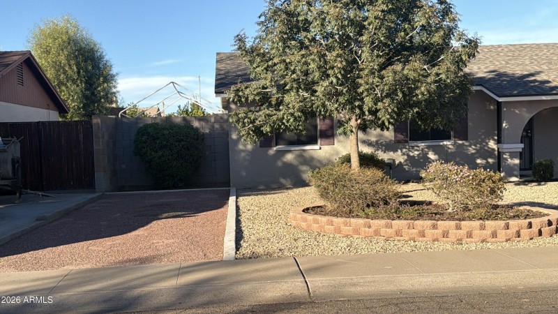 4th driveway space