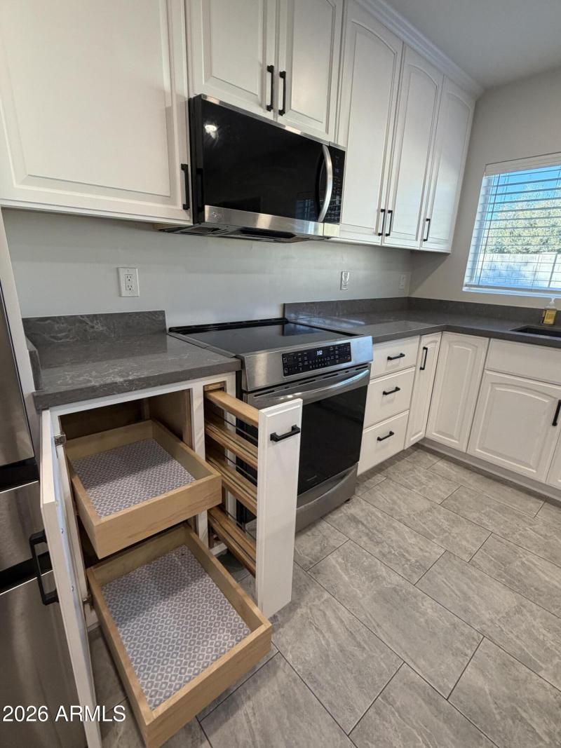 Kichen pull out spice rack