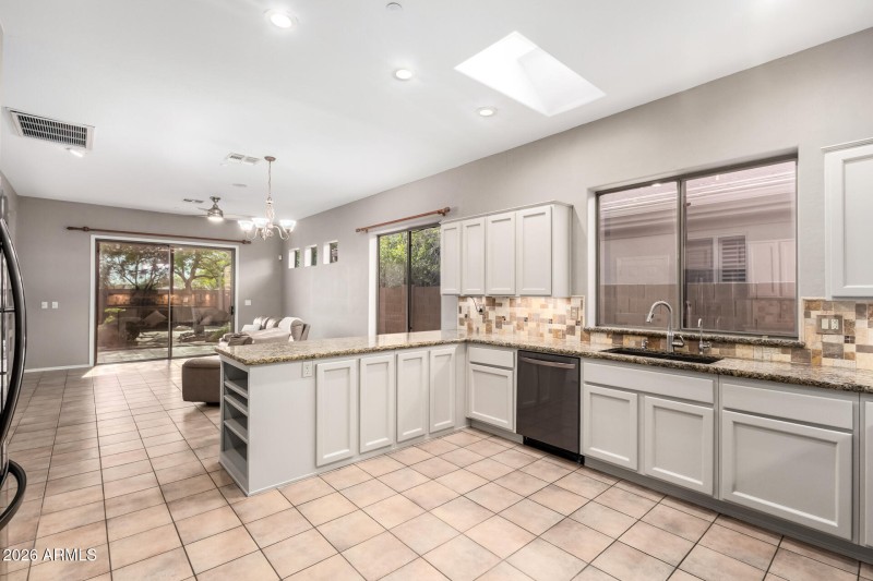 Great Kitchen for entertaining