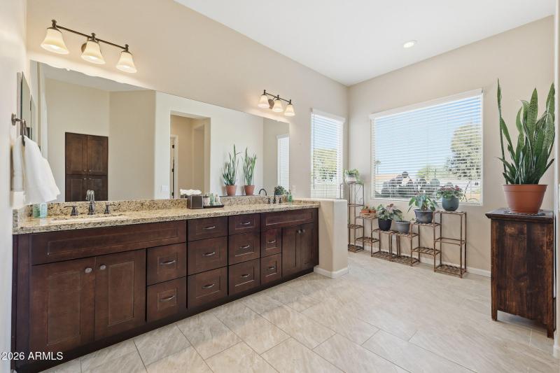 Great space for freestanding tub