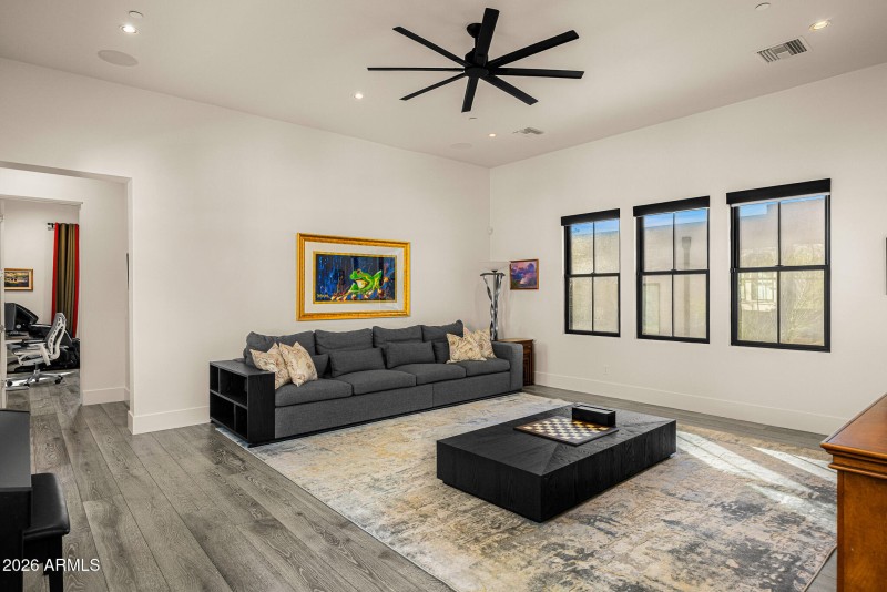 28guest lounge_shades open