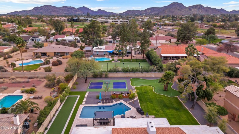 24,851 SF Entertainers Lot