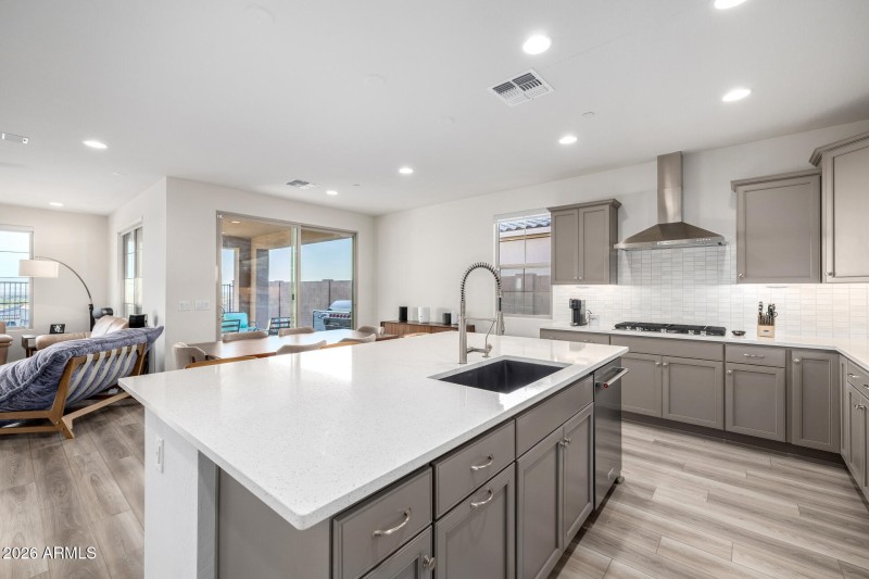 Quartz counter, KitchenAid appliances