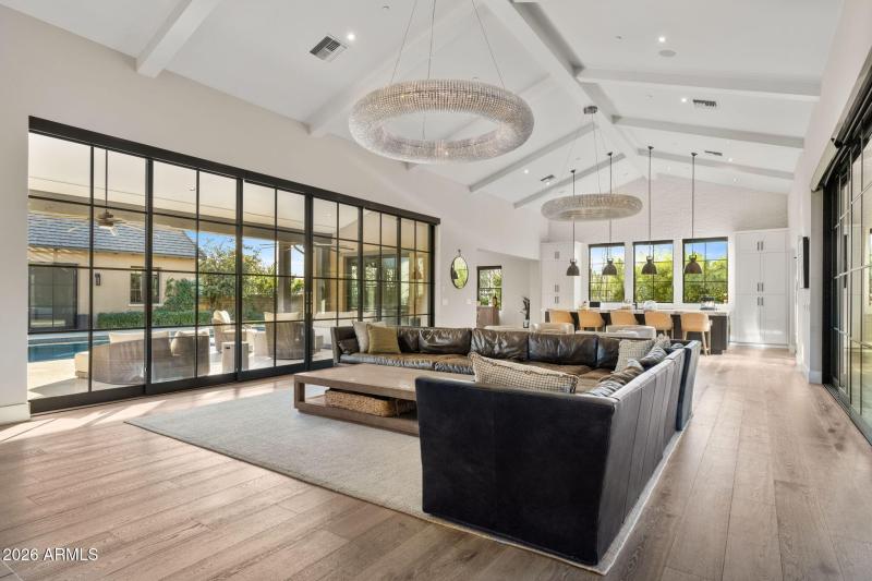 13-web-or-mls-22407-n-89th-st