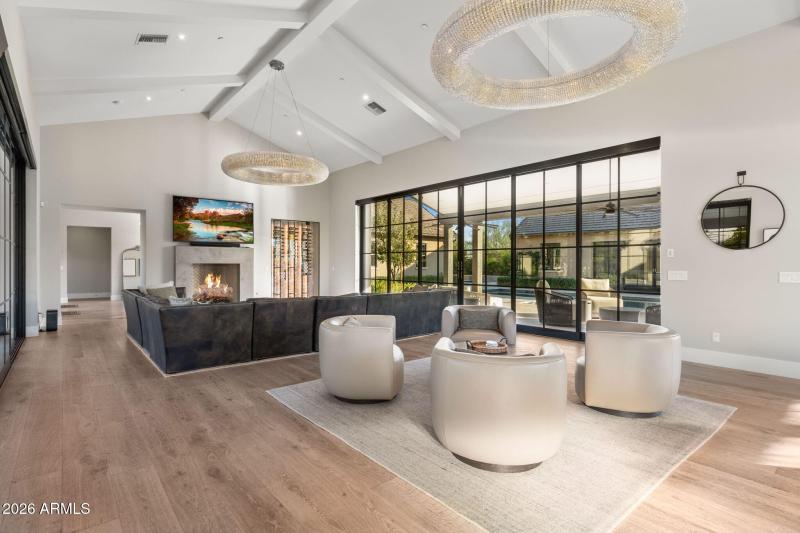 17-web-or-mls-22407-n-89th-st