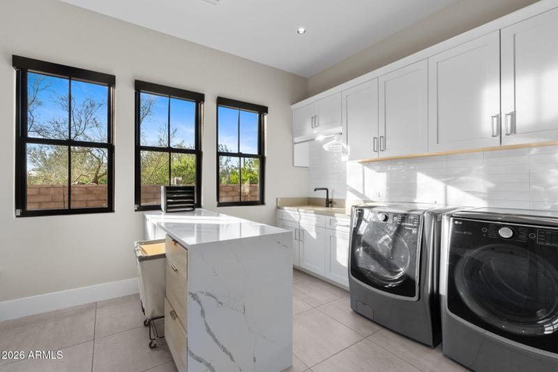 53-web-or-mls-22407-n-89th-st