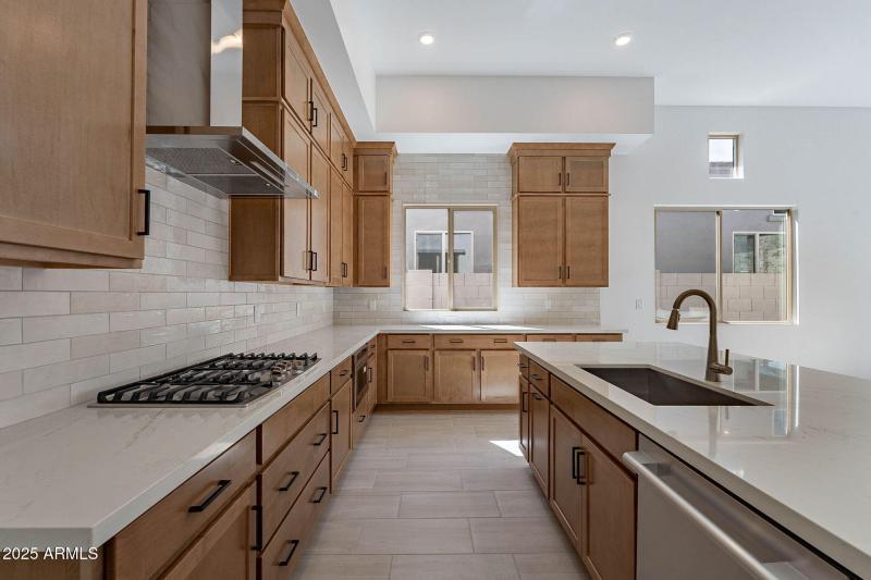 9-web-or-mls-Meadowbrook-9