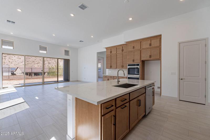 10-web-or-mls-Meadowbrook-10