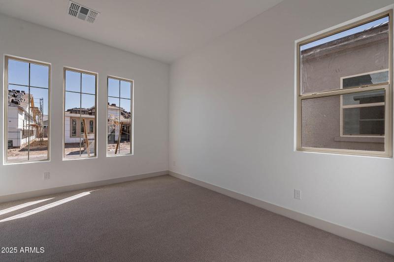 34-web-or-mls-Meadowbrook-34