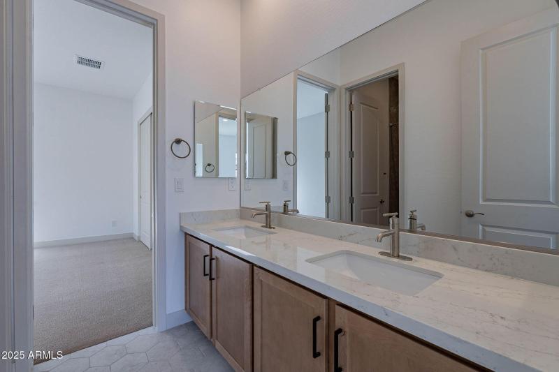 38-web-or-mls-Meadowbrook-38