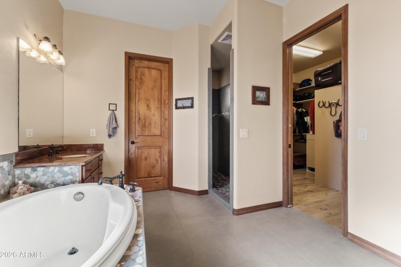 30-Primary Bathroom (2)