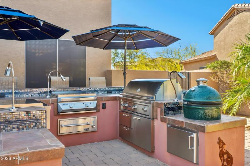 Outdoor Kitchen