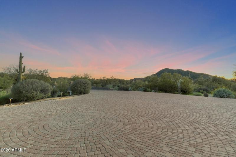 Stunning Mountain & Sunset Views