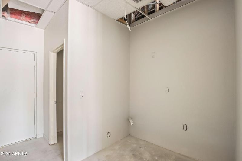 41-web-or-mls-260 N Gilbert Rd - MLS - 0