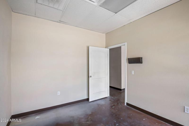 51-web-or-mls-260 N Gilbert Rd - MLS - 0