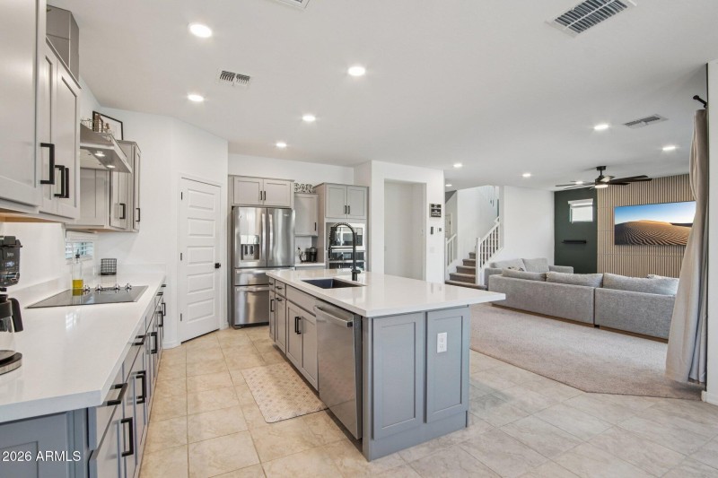 11-web-or-mls-Roma Ave-S1601-011