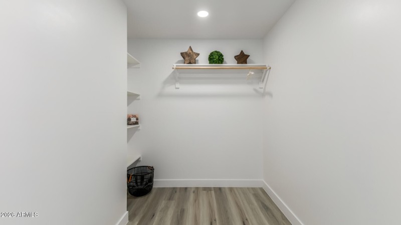 WALK IN CLOSET MASTER SUITE
