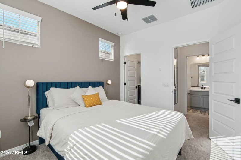 18-web-or-mls-Roma Ave-S1601-018