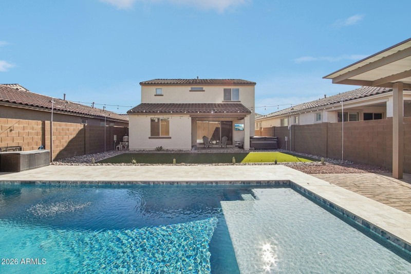 36-web-or-mls-Roma Ave-S1601-036