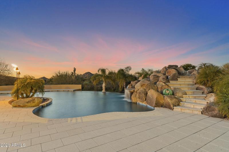 Stunning Mountain & Sunset Views