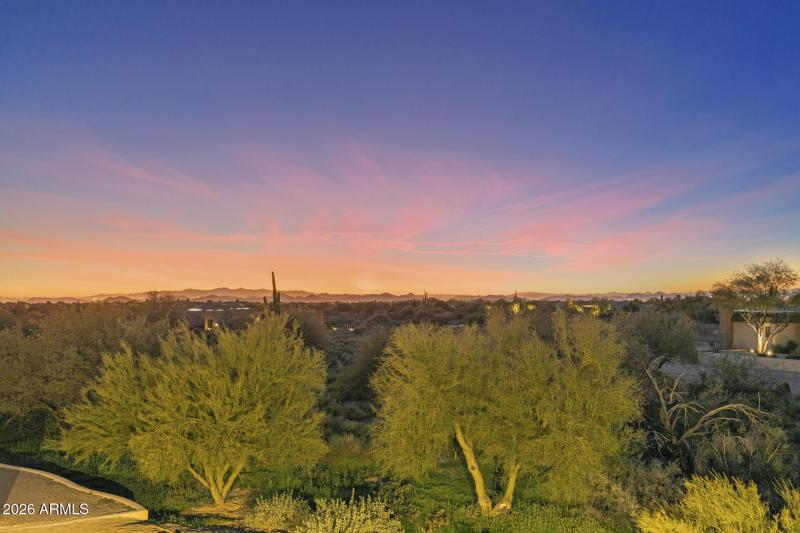 Stunning Mountain & Sunset Views