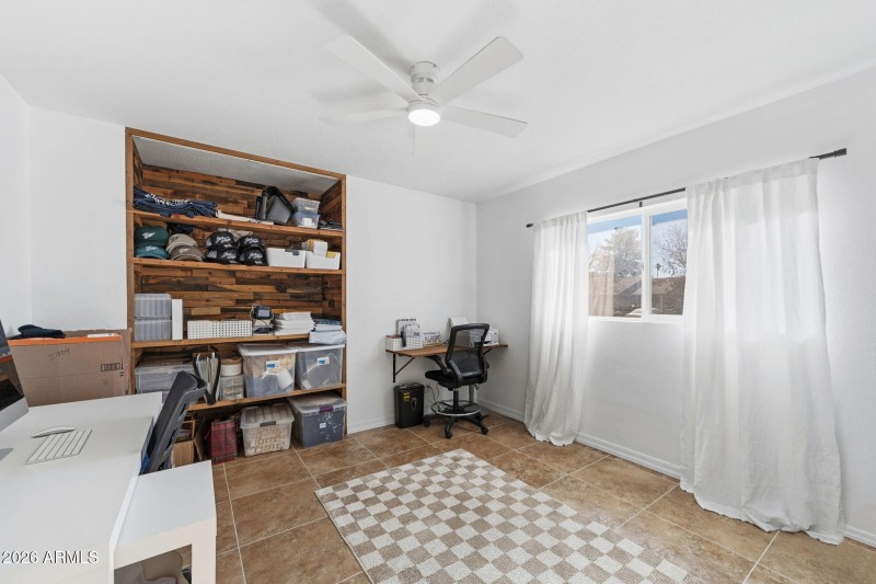 011__8626 E Windsor Ave