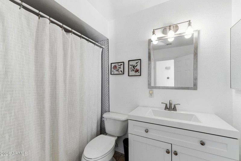 016__8626 E Windsor Ave