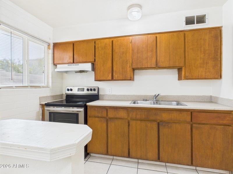 CAM02404G0-PR0134-STILL001