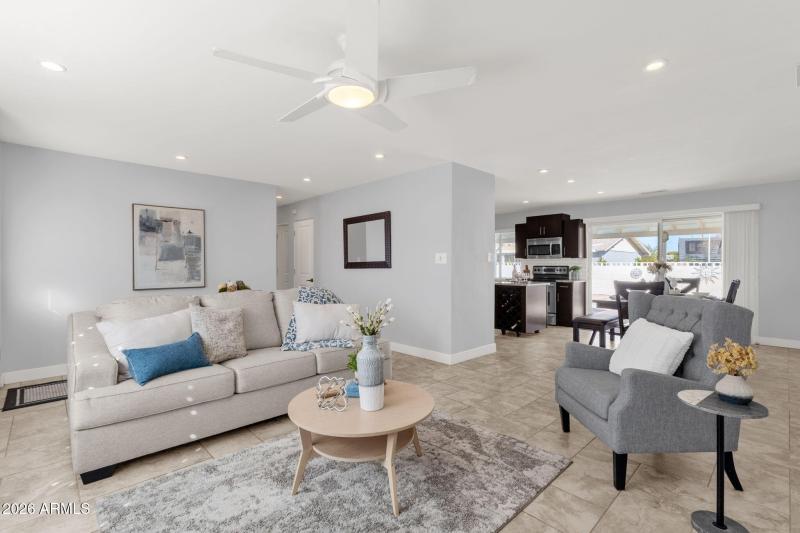 10-web-or-mls-8520-e-plaza-ave