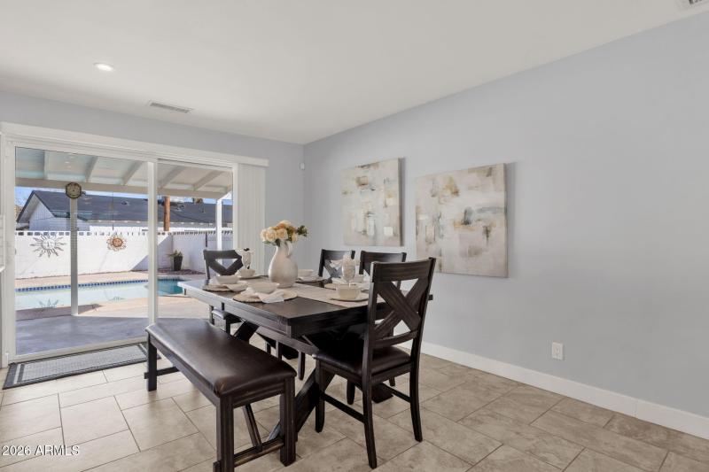 11-web-or-mls-8520-e-plaza-ave