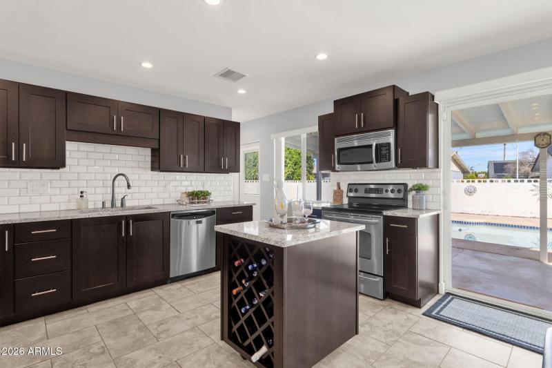 13-web-or-mls-8520-e-plaza-ave