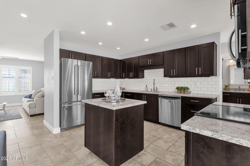 14-web-or-mls-8520-e-plaza-ave