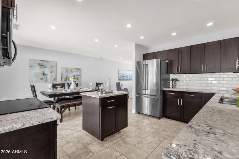 15-web-or-mls-8520-e-plaza-ave