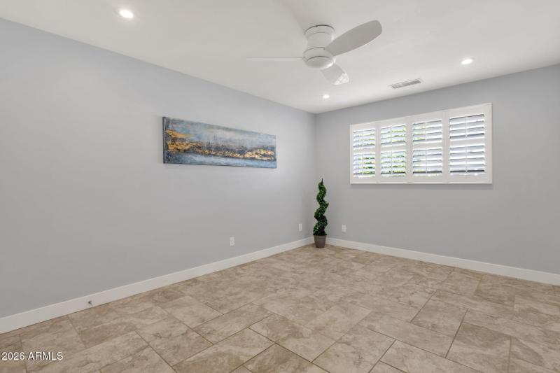 23-web-or-mls-8520-e-plaza-ave