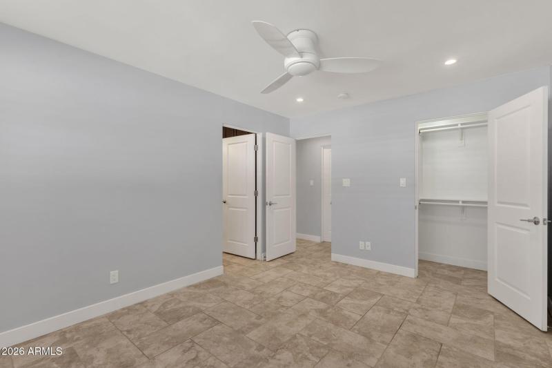 25-web-or-mls-8520-e-plaza-ave