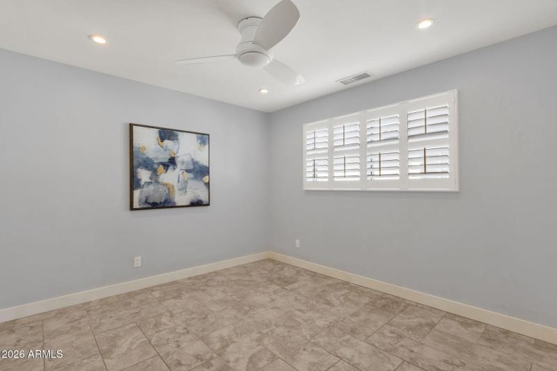 28-web-or-mls-8520-e-plaza-ave