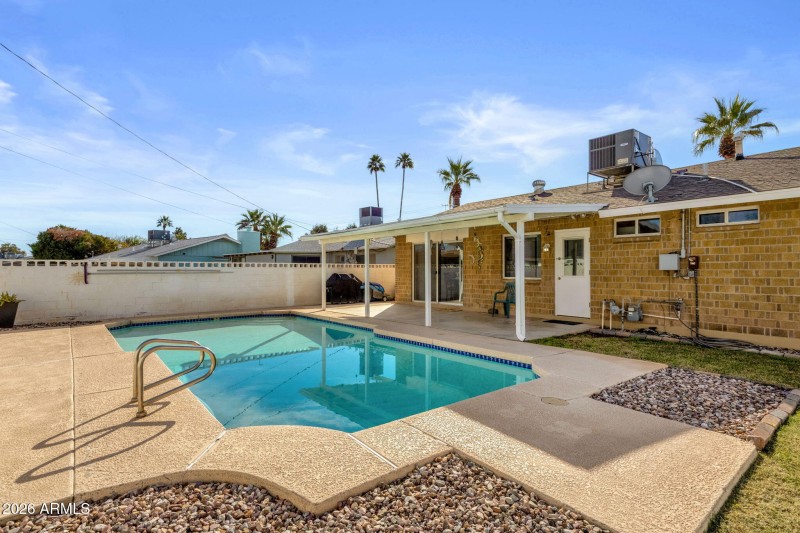 32-web-or-mls-8520-e-plaza-ave