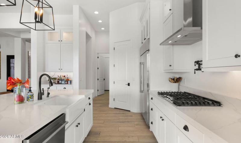 17-web-or-mls-Kitchen1