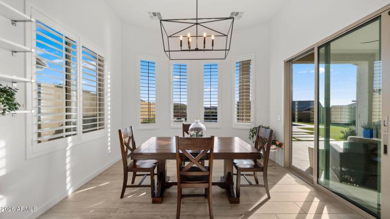 25-web-or-mls-Dining Nook2