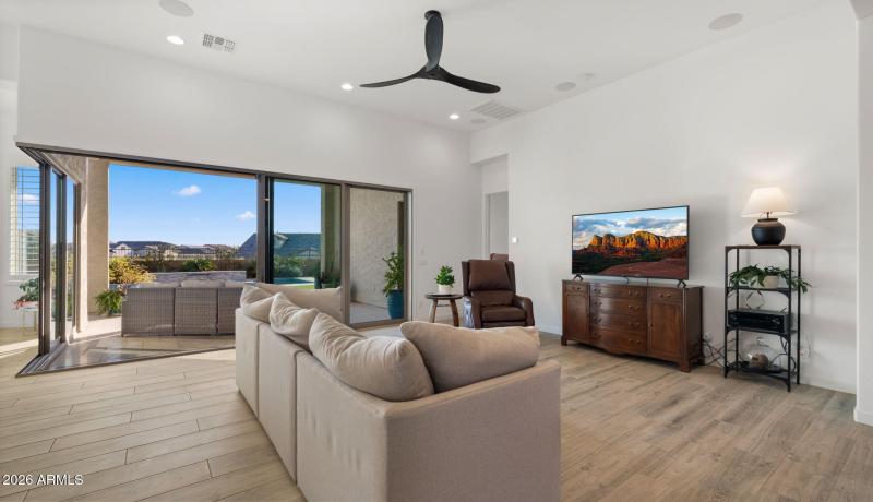 27-web-or-mls-Living Space2