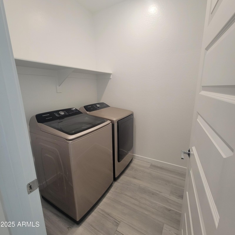 Laundry with Modern W/D