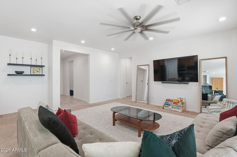 9" ceilings & updated fans thru out