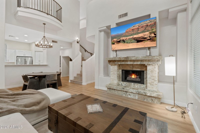 7-web-or-mls-14450-n-thompson-peak-p