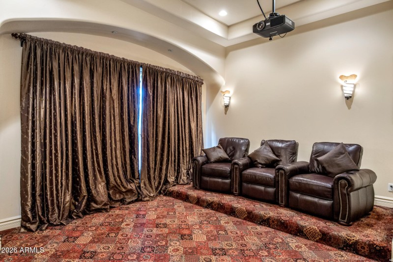 Movie theater / Bedroom 5