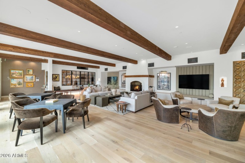 4849 N Camelback Rdg Dr-large-039-031-48