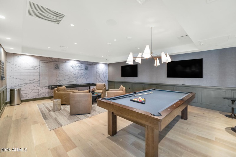 4849 N Camelback Rdg Dr-large-040-033-48